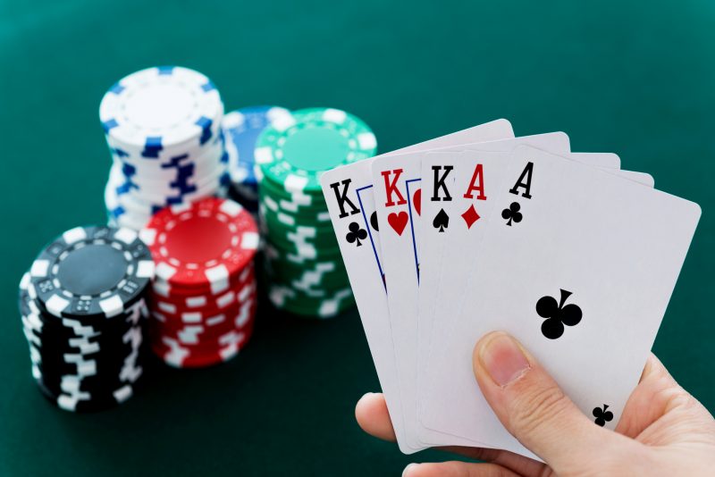 Có hay không cách đánh đúng, sai trong poker?